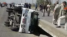 إصابة 16 عاملا في انقلاب سيارة ربع نقل بالعاصمة الجديدة