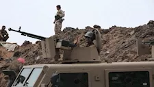 القوات المسلحة اليمنية تستهدف تجمعا ومركز لقيادة ميليشيا الحوثي 