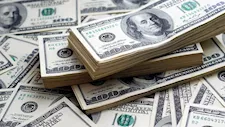 تراجع في 3 بنوك.. سعر الدولار مقابل الجنيه ببداية تعاملات الثلاثاء 