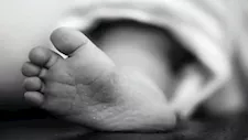  من الفضيحة إلى الرصيف.. سائق يكشف جريمة خليجية تركت رضيعها بشوارع مدينة نصر
