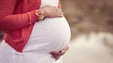 دراسة: الجلوس الطويل أثناء الحمل قد يزيد خطر المضاعفات