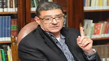 "كان فيه برنامج بيهاجمني".. محمود طاهر يكشف مفاجأة عن  تعامله مع قناة الأهلي والإعلام 