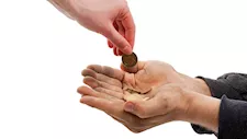 غير الصيام والقيام.. الإفتاء تكشف عن أحد أعظم الأعمال ثواباً في رمضان 