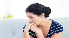 عانت من هذه الأعراض.. فتاة تواجه سن اليأس في عمر 16 عاما بسبب حالة نادرة