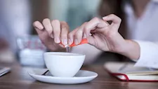  ما تأثير المحليات الصناعية على الكبد والذاكرة؟