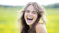 ماذا يحدث للدماغ والقلب عند الضحك؟