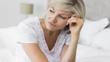 كيف يؤثر سن اليأس على صحة المرأة النفسية والإدراكية؟