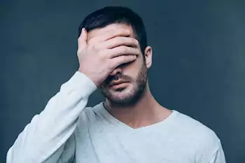 ما سر شعور البعض بالحزن عند الاستيقاظ صباحًا؟
