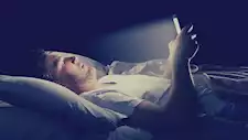 لماذا نفعل هذه الأشياء دون تفكير؟.. 8 تصرفات نكررها يوميًا 