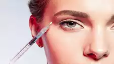 كيف تحول البوتوكس من سم بكتيري إلى علاج للتجاعيد؟