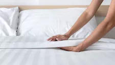 لماذا تكون ملاءات الفنادق بيضاء اللون دائما؟ إليك 6 أسباب 