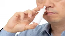هل استخدام بخاخ الأنف مضر بالصحة؟
