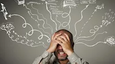 لماذا نتذكر الإحراج لسنوات وقد ننسى سبب دخولنا الغرفة؟