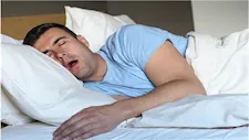7 أسباب وراء سيلان اللعاب على الوسادة أثناء النوم