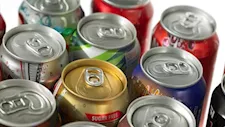 مشروبات الطاقة تتسبب في شعورك بالإرهاق.. لهذا السبب