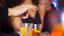 "رميت جثته وكملت الليلة مع عشيقي".. ليلة مقتل سمسار السلام على يد زوجته