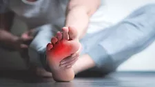 5  علامات تظهر في القدمين والساقين قد تحذرك من أمراض القلب 