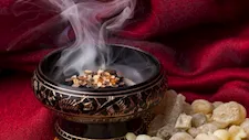 هل يحمي البخور من الحسد والطاقة السلبية؟.. اعرف السر 