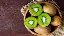 كيف يساعد الكيوي على تحسين النوم والتخلص من الأرق؟ 