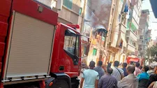 بعد الدفع بسيارات الإطفاء.. السيطرة على حريق شقة سكنية بالهرم