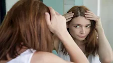 بعد الفطار والسحور.. علامة خفية في الشعر تكشف نقص عنصر غذائي مهم 