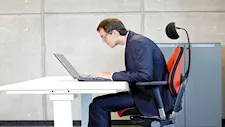 شركات تدفع أكثر من 100 ألف دولار لمن يحاول اختراق أنظمتها.. ما القصة؟