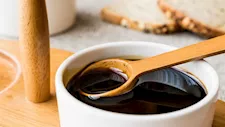 ماذا يحدث لمرضى السكري عند تناول العسل الأسود على معدة فارغة؟