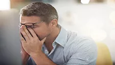 15  علامة قد تشير إلى انخفاض التستوستيرون لدى الرجال والنساء.. متى يجب