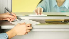 في اليوم العالمي للشباب.. البنوك ترفع القيود على فتح الحسابات لمدة 15 يوما