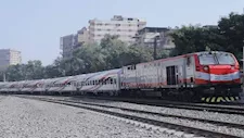 مصرع طفلين صدمهما قطار عقب خروجهما من المدرسة في بنها
