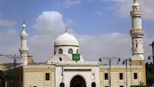 نقل شعائر صلاة الجمعة بعد قليل من مسجد السيدة نفيسة