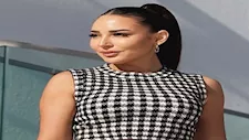  الأبيض يليق بها.. ساندي تخطف الأنظار بإطلالتها 
