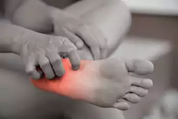 لا تتجاهله.. ألم القدم أول جرس إنذار للإصابة بهذا المرض 