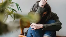 ألم مستمر.. علامات تحذيرية لا تتجاهلها
