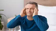 ما أسباب الإصابة بالصداع عند الاستيقاظ من النوم؟