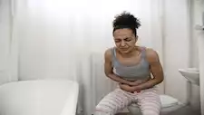 12 فاكهة وخضراوات قد تساعد على تخفيف الإمساك وتحسين الهضم