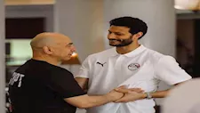 "اللاعب يظل لاعبًا".. أول تعليق من حسام حسن على أنباء أزمته مع الشناوي