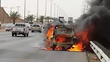 تحولت إحداهما إلى كتلة لهب.. إصابة 4 أشخاص في تصادم سيارتين بطابا