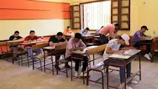 توزيع أوراق الإجابة قبل بدء امتحان "الفيزيا والتاريخ" للثانوية العامة بوقت كافٍ