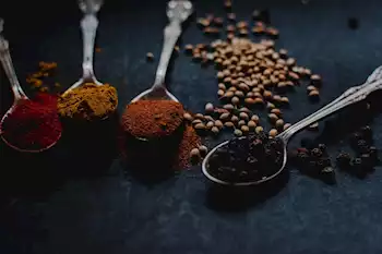 في التوابل والأطعمة.. احذر سموم نتناولها يوميا تسبب السرطان