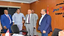 قبل غلق اللجان الإنتخابية محافظ الأقصر يتفقد غرفة العمليات بالشبكة الوطنية (صور)
