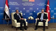 مصر وتركيا تبحثان خفض التصعيد الإقليمي خلال اجتماع في بغداد