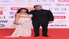بـ"فستان جريء".. رانيا يوسف وزوجها على "ريد كاربت" مهرجان القاهرة السينمائي