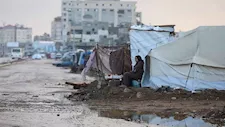 اللجنة المصرية لإغاثة غزة: نعمل على استبدال الخيام المهترئة قبل حلول الشتاء