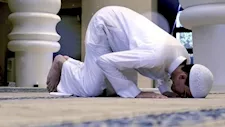 ما حكم قراءة القرآن في الركوع والسجود؟.. الإفتاء توضح جائز أم مكروه 