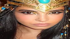 بيد خبير التجميل شريف طانيوس.. هدى المفتي وسلمى أبو ضيف تتألقان بمكياج