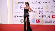 "فستان بفتحة ساق".. نسرين أمين تتألق في ختام مهرجان القاهرة السينمائي