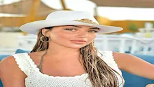 "سحر اللون الأسود".. سارة سلامة بإطلالة شتوية جذابة