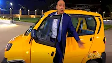 لأول مرة.. عمرو أديب يجرب السيارة "كيوت" بديل التوك توك - (فيديو)
