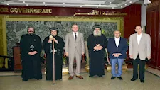 محافظ الأقصر يستقبل وفد دير مار جرجس بالرزيقات لدعوتهم للموسم السنوي (صور)